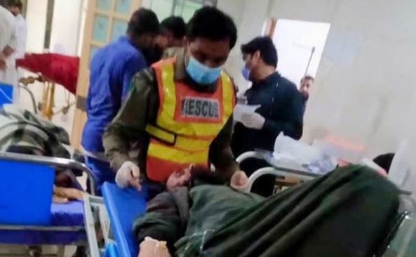 مالا کنڈ: ٹرک الٹنے سے 15 افراد جاں بحق، خواتین اور بچوں سمیت 8 زخمی