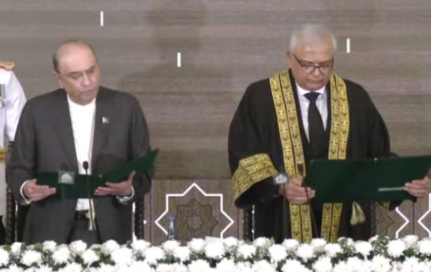 وفاقی آئینی عدالت کے پہلے چیف جسٹس امین الدین خان نے عہدے کا حلف اٹھا لیا