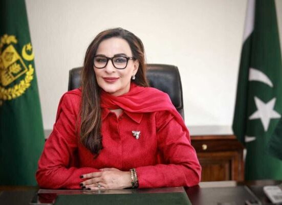 بھارت چناب پر منصوبے سے باز آئے، ہزیمت اٹھائے گا: شیری رحمان