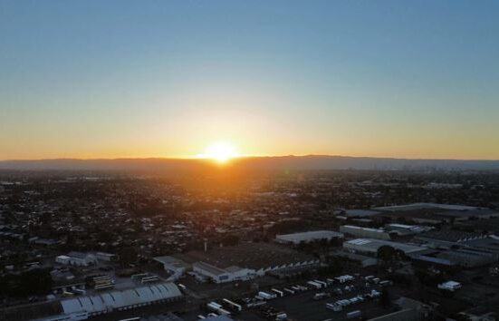 پاکستان میں 2026 کا پہلا سورج بہتر مستقبل کی امیدوں اور دعاؤں کے ساتھ طلوع