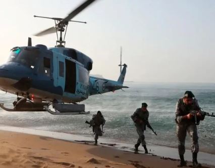 ایران کا آبنائے ہرمز میں مشقیں شروع کرنے کا اعلان، فضائی ناکا بندی بھی کر دی