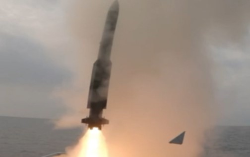 پاک بحریہ کا جنگی تیاریوں کا شاندار مظاہرہ، ایل وائے 80 این میزائل نے ہدف تباہ کر دیا