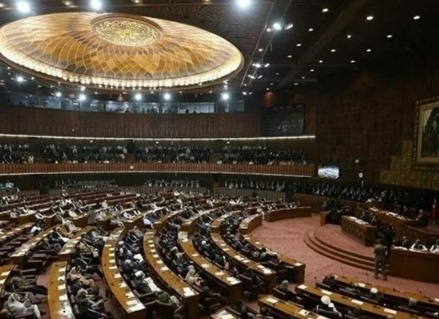 پارلیمنٹ کا مشترکہ اجلاس؛ صدر مملکت کے اعتراضات اور اپوزیشن کے احتجاج کے باوجود بلز منظور