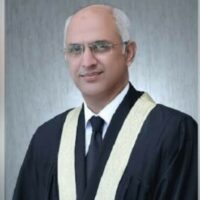 بیوی کو دیا تحفہ واپس نہیں لیا جاسکتا، یہ تھوک کر چاٹنے والی بات : جسٹس محسن اختر