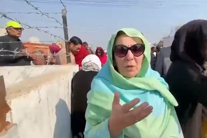 بانی پی ٹی آئی عمران خان کی بہن نورین نیازی زیر تعمیر سیوریج لائن میں گر کر زخمی