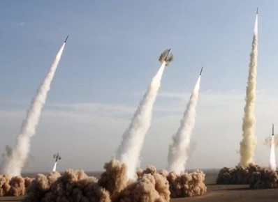 ایران کے جوابی حملے میں اسرائیل پر میزائلوں اور ڈرونز کی بارش؛ متعدد شہری زخمی