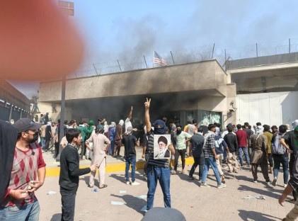 کراچی میں مظاہرین کی امریکی قونصلیٹ میں داخلے کی کوشش، فائرنگ سے 6 افراد جاں بحق، متعدد زخمی