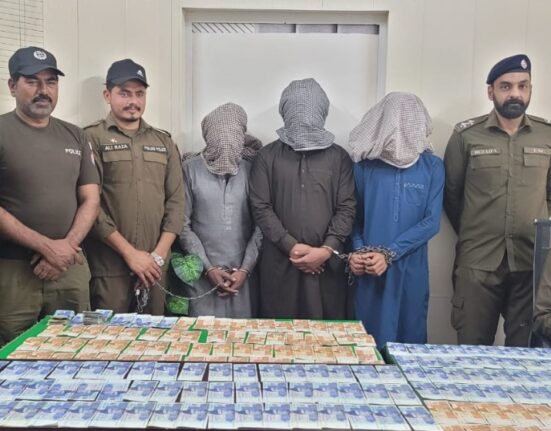 پولیس نے امتناع سرقہ ایکٹ کے تحت کامیاب کارروائی کرتے ہوئے تین رکنی بین الاضلاعی ڈکیت گینگ کو گرفتار کر لیا
