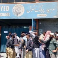 جی بی اے 2 پولنگ اسٹیشن نمبر 403 پر لیگی کارکنان اور جیالوں میں جھگڑا