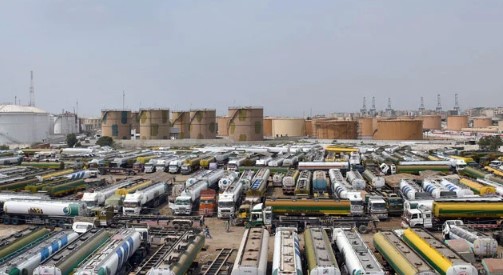 ملک میں صرف 15 دن کی ضرورت کا پیٹرول باقی، تیل کمپنیوں کا حکومت سے فوری مداخلت کا مطالبہ