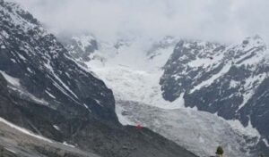 کالام: گلیشیئر ٹوٹنے سے 7 افراد دب گئے، 6 کو بچالیا گیا، ایک کی تلاش جاری