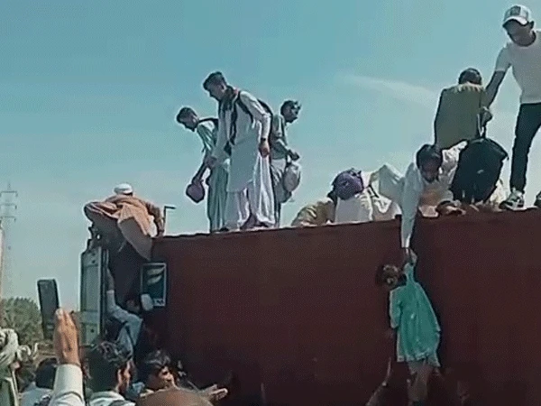 شہر اقتدار میں کنٹینر ہی کنٹینر، پہاڑی راستے بھی بند